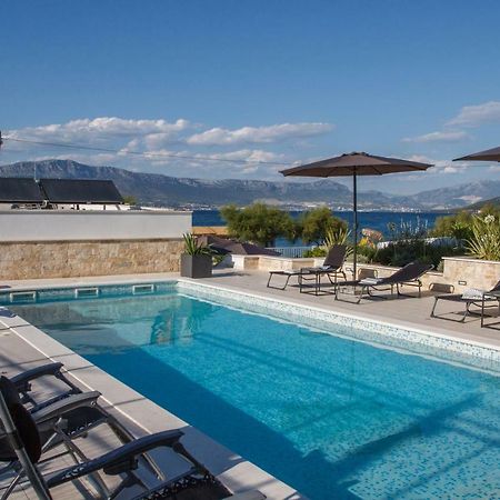 Luxury Poolside Villa สลาทิเน ภายนอก รูปภาพ