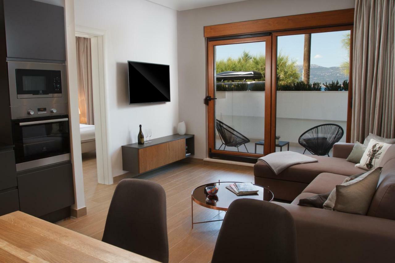 Luxury Poolside Villa สลาทิเน ภายนอก รูปภาพ